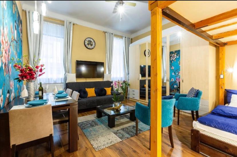 Cherry Blossom Designer Apartment In The Center With Free Parking Budapeszt Zewnętrze zdjęcie
