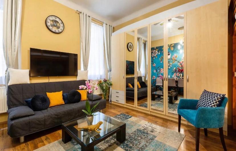 Cherry Blossom Designer Apartment In The Center With Free Parking Budapeszt Zewnętrze zdjęcie